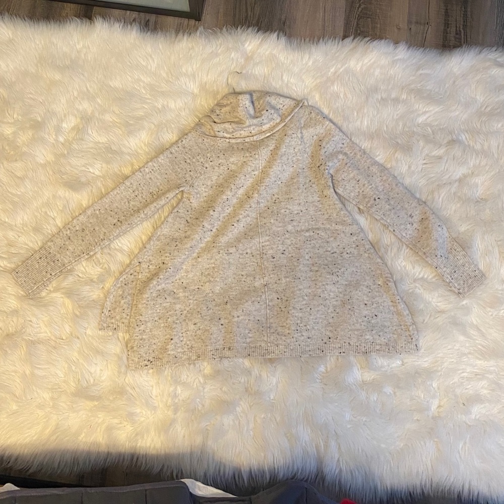 Jessica Simpson sweater